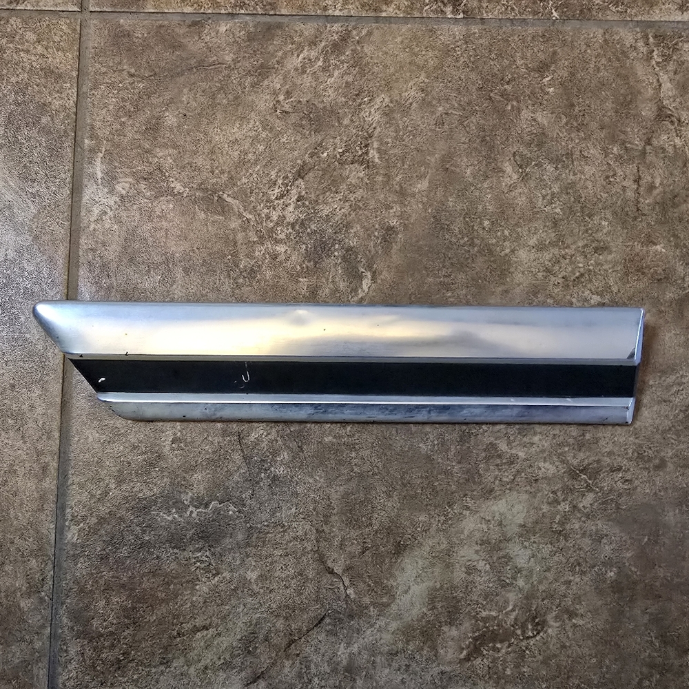 1976 | INTERNATIONAL | Scout Driver Trim FF Moulding